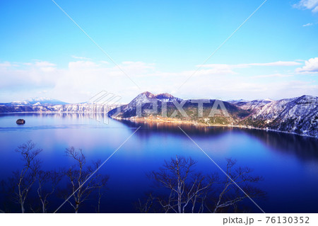 春の摩周湖　北海道 76130352