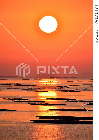 虫明追門の朝日 76131484