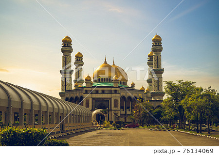 Jame Asr Hassanil Bolkiah Mosque in Bandar Seri Begawan, brunei 76134069