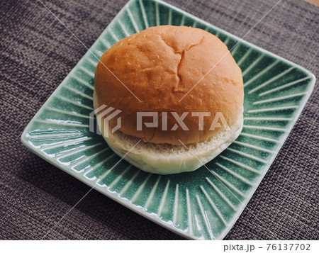 ハンバーガー パン 食べ物 76137702