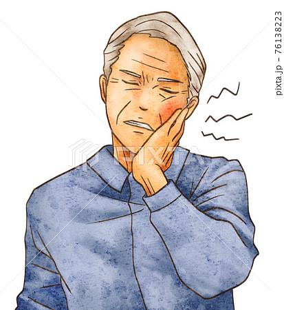 虫歯の高齢男性 76138223