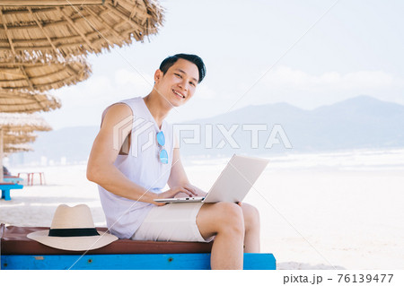 Man, sea, summer vacation 76139477