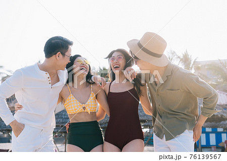 Friends Vacation 76139567