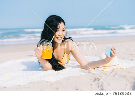 Woman bikini 76139638