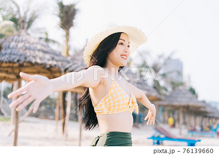 Woman bikini 76139660