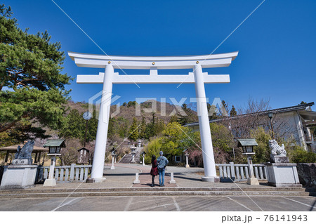 山梨県護国神社の鳥居 76141943