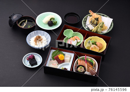 豪華松花堂弁当お吸い物付きセット 76145596