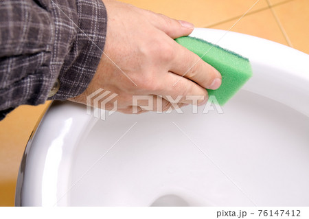 the look at cleaning toilet bowl 76147412