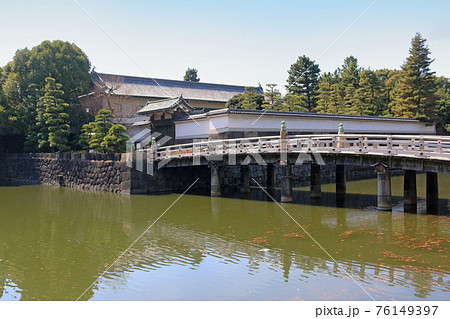 春の平川門と木橋 76149397