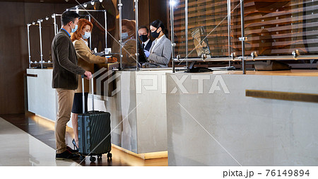 New guests arriving in the hotel with their luggage New guests arriving in the hotel with their luggage 76149894