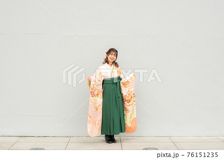 華やかな袴姿で晴れやかな卒業式 華やかな袴姿で晴れやかな卒業式 76151235