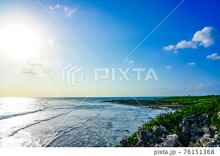 沖縄本島ほぼ最南端部 喜屋武岬(きやんみさき)の海 沖縄本島ほぼ最南端部 喜屋武岬(きやんみさき)の海 76151368