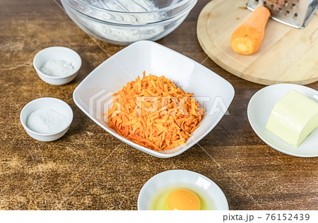 recipe for making carrot cake grated root vegetable, eggs and butter 76152439