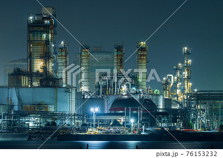 北九州工業地帯の美しい工場の夜景 北九州工業地帯の美しい工場の夜景 76153232