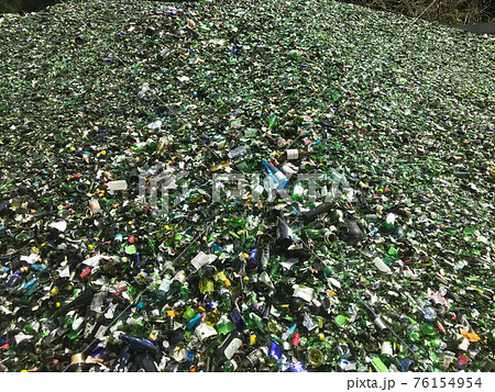 粉砕されたガラスビンのリサイクルゴミ緑色 粉砕されたガラスビンのリサイクルゴミ緑色 76154954