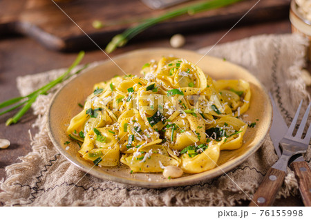 Tortellini with butter and nuts 76155998