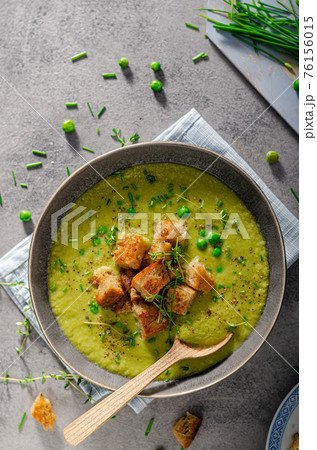 Leak soup with peas Leak soup with peas 76156015