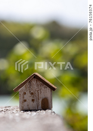 小さな可愛いおうち(新緑背景春バージョン) 小さな可愛いおうち(新緑背景春バージョン) 76156374