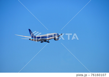 成田空港より離陸した飛行機anaジェット機の写真素材