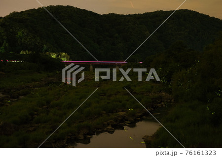 ホタルの飛ぶ風景 ホタルの飛ぶ風景 76161323