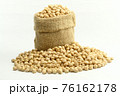 Chickpeas on gunny bag 76162178