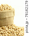 Chickpeas on gunny bag 76162179