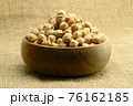 A cup of chickpea on sackcloth 76162185
