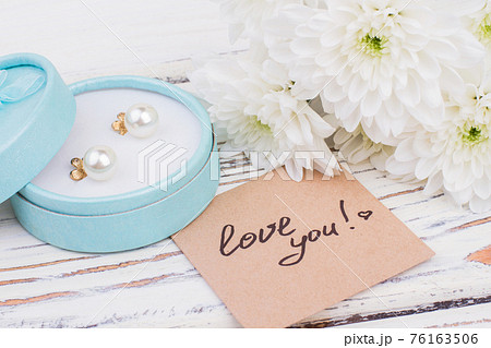 Flowers, pearl earrings and love message. 76163506