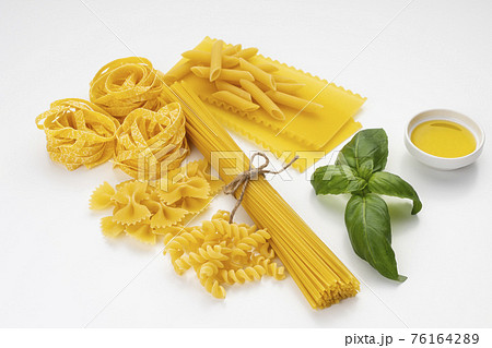 いろんなパスタ　迷う　調理前　イメージ 76164289