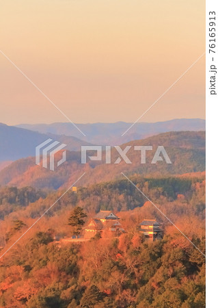 【岡山県】朝日を浴びる天空の城(備中松山城) 76165913