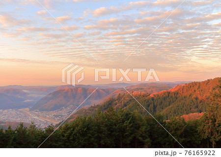 【岡山県】朝日を浴びる天空の城(備中松山城) 【岡山県】朝日を浴びる天空の城(備中松山城) 76165922