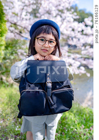 子供　女の子　入園式 76166129