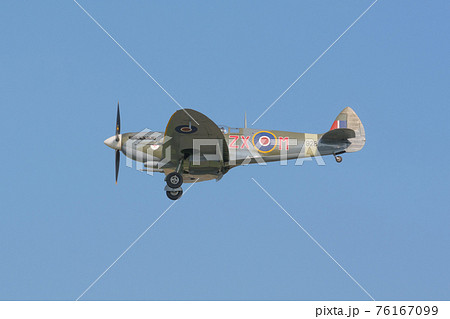 イギリス空軍スピットファイアMkVIIIcギアダウン 76167099