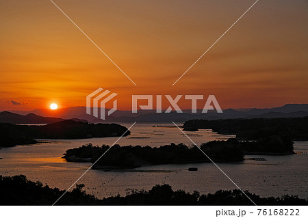 【伊勢志摩 桐垣展望台 (夕刻)】 三重県志摩市大王町ともやま 76168222