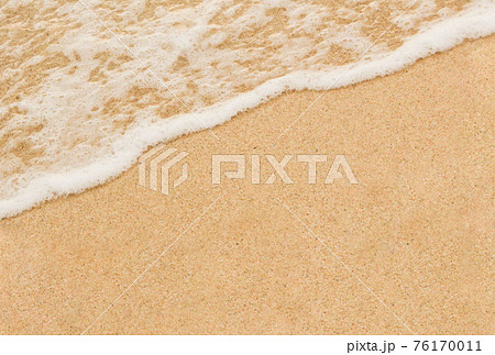 砂浜に打ち寄せる波 フレーム 南国イメージ 砂浜に打ち寄せる波 フレーム 南国イメージ 76170011