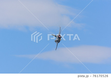 ギリシャ空軍F-16デモチーム「ゼウス」急旋回 76170526