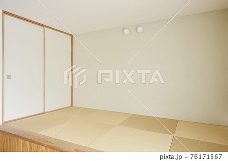 新築住宅の小上がりの和室の写真素材