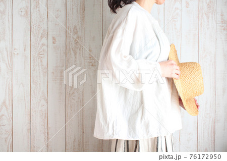 麦わら帽子と女性 麦わら帽子と女性 76172950