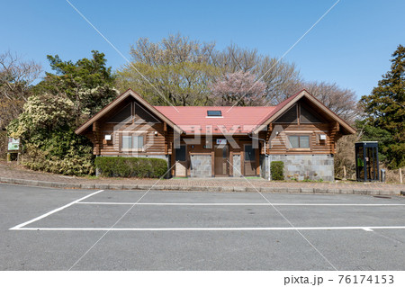 だるま山高原レストハウスの駐車場とトイレ 76174153