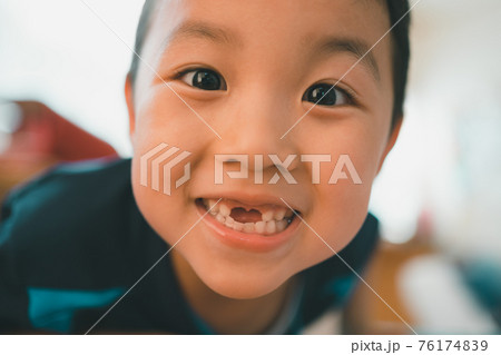 7 years old 7 years old 76174839