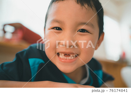 7 years old 7 years old 76174841