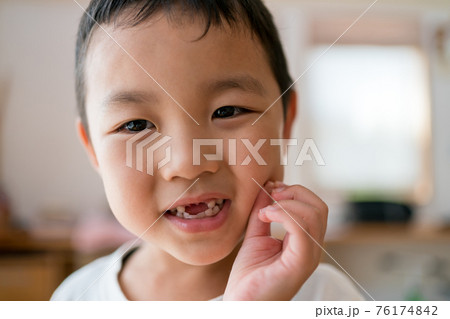 7 years old 7 years old 76174842