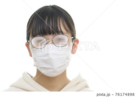 マスクで曇ったメガネ(白バック) マスクで曇ったメガネ(白バック) 76174898