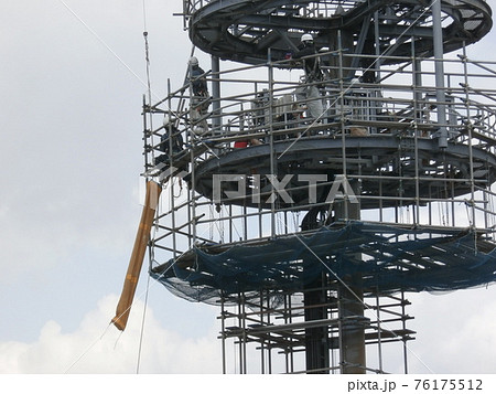 通信鉄塔は定期的な塗装工事が必要です 76175512