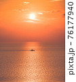 夕陽の漁船 76177940