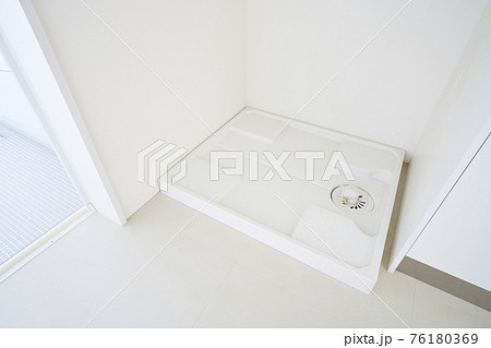 新築住宅の洗濯機置き場 76180369