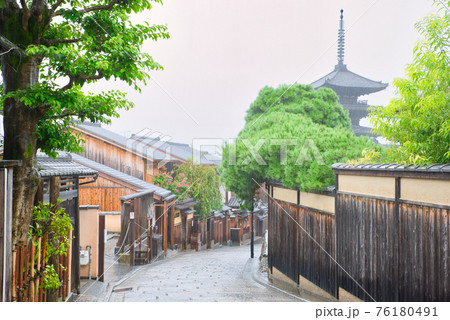 【京都府】9月・雨降る京都⦅八坂の塔周辺⦆ 【京都府】9月・雨降る京都⦅八坂の塔周辺⦆ 76180491