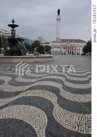 ポルトガル、リスボン、ロシオ広場（ドン・ペドロ4世広場）、ドナ・マリア2世国立劇場 76181417