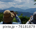 高尾山山頂より富士山をのぞむ 76181879