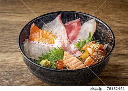 海鮮丼 76182461